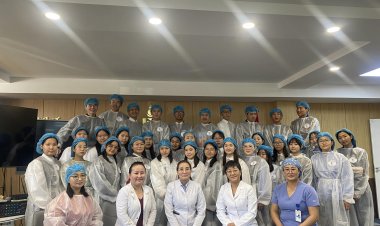 Замын-Үүд сумын лабораторын нэгдүгээр сургуулийн химийн Алтанцэцэг багшаар удирдуулсан эмч мэргэжил эзэмших 11-12 ангийн 36 сурагч Замын-Үүд сумын Нэгдсэн эмнэлгийн үйл ажиллагаатай танилцаж туршлага судаллаа